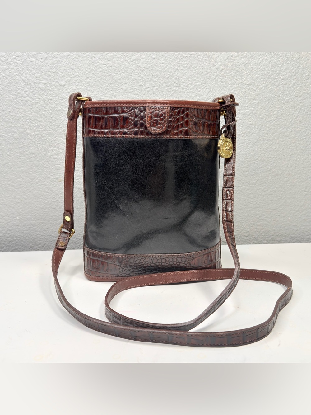 Vintage BRAHMIN Tuscan Black and Brown Croc embossed Leather Crossbody EUC